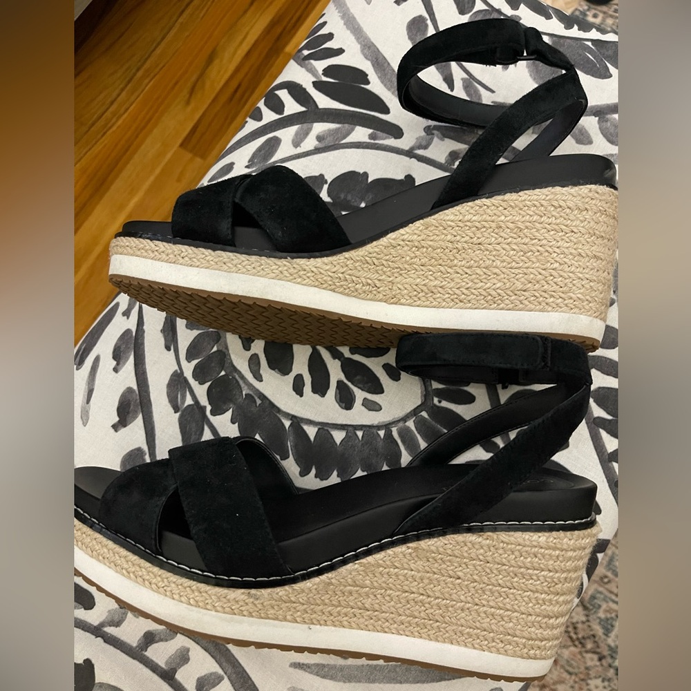 Cute Cole Haan!  I keep buying shoes I can’t walk well in!